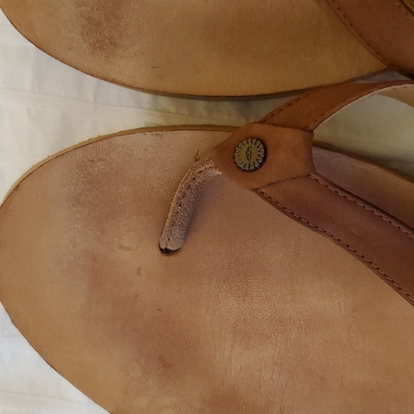 Ugg Leather Flip Flops - Picture 7 of 8
